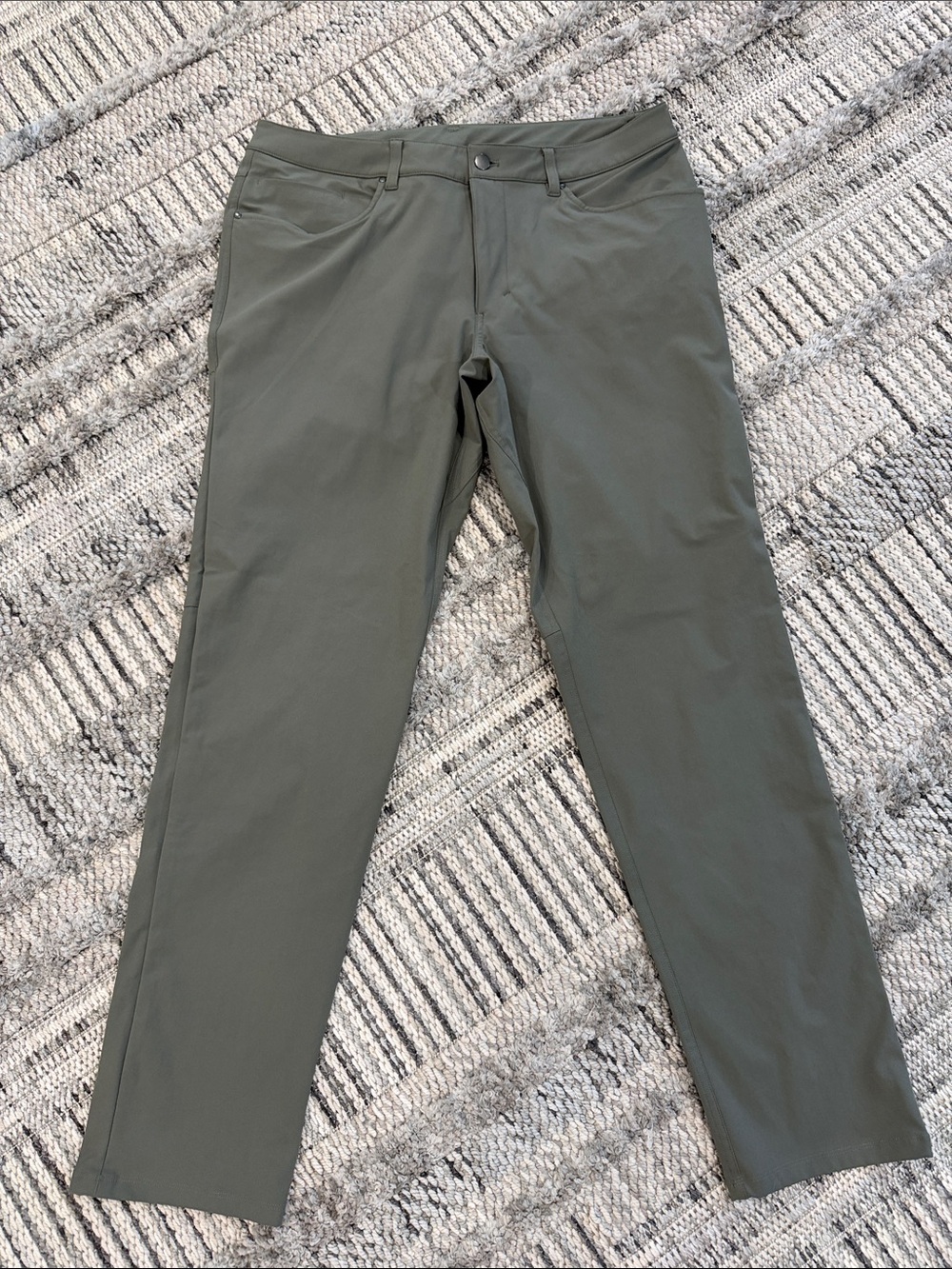 Lululemon Athletica Men's Olive Green Stretch Pants Size 36 Belt Loops Chino
